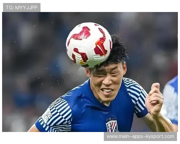 朱辰杰禁区内抢断马莱莱，稳固上海申花防线根基